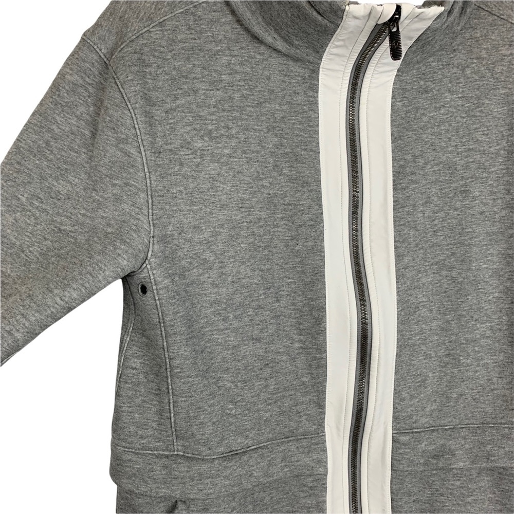 Lululemon Light as Warmth Jacket in Heathered Medium Grey / White - Picture 5 of 16